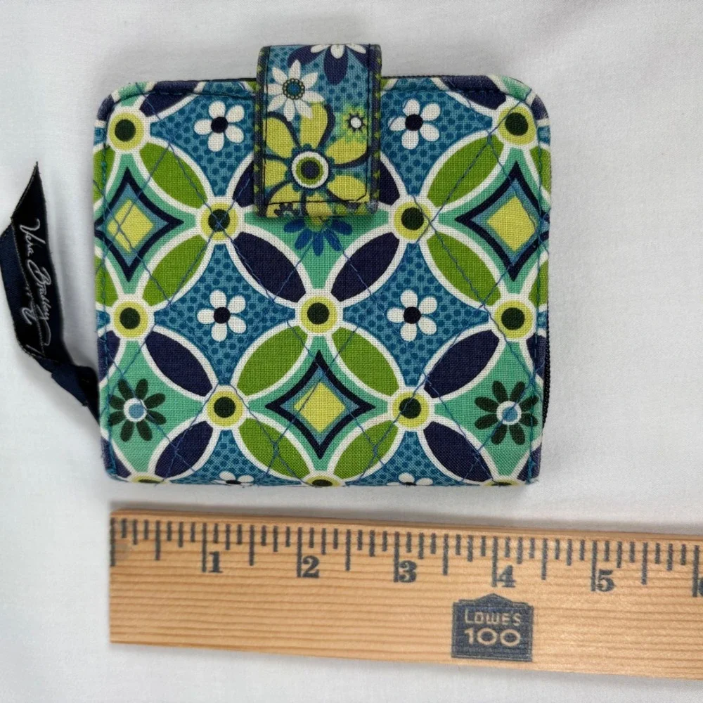 Vera Bradley Bifold Wallet Blue Green Daisy Daisy Quilted Floral Coin Pocket - Picture 9 of 10